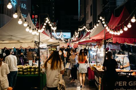 markets to visit in bangkok.